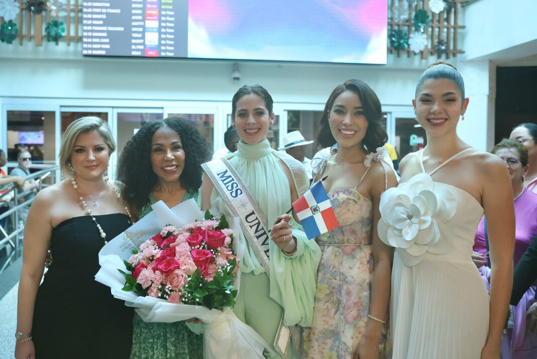 María José Unda, Magali Febles, Fátima Bosch, Miss Universo, Jennifer Ventura, Miss RD y Ana Maspons, Miss Internacional RD. Fotos de Joel Guzmán