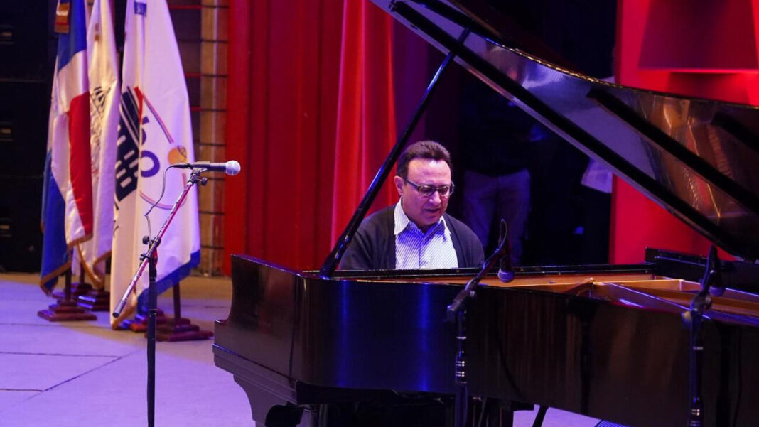 Michel Camilo durante l master class en el Teatro Nacional en el marco del programa Berklee Santo Domingo