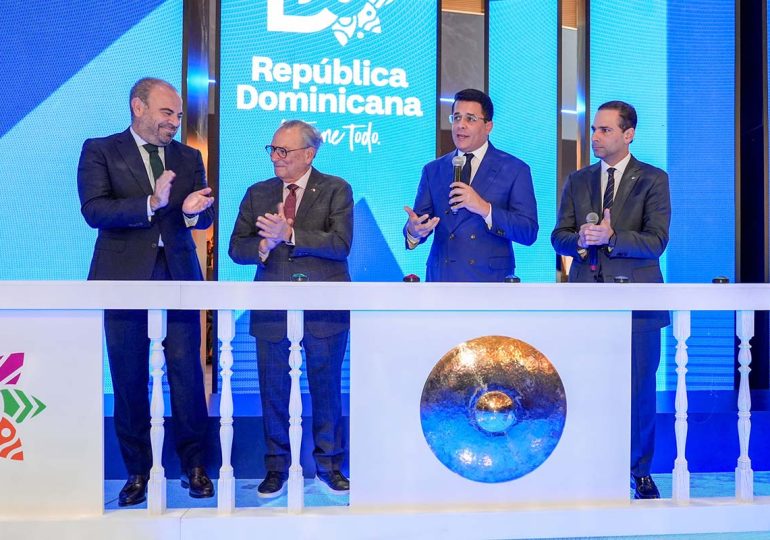 Momento en el que los ejecutivos de Meliá Internacional y Grupo Puntacana hacían el anuncio del acuerdo. Figuran Gabriel Escarrer Jaume, Frank Rainieri, David Collado y Frank Elias Rainieri.