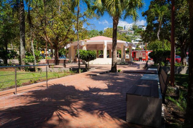 Parque Duarte de Santa B&aacute;rbara de Saman&aacute; reinaugurado por le ministro de Turismo, David Collado.