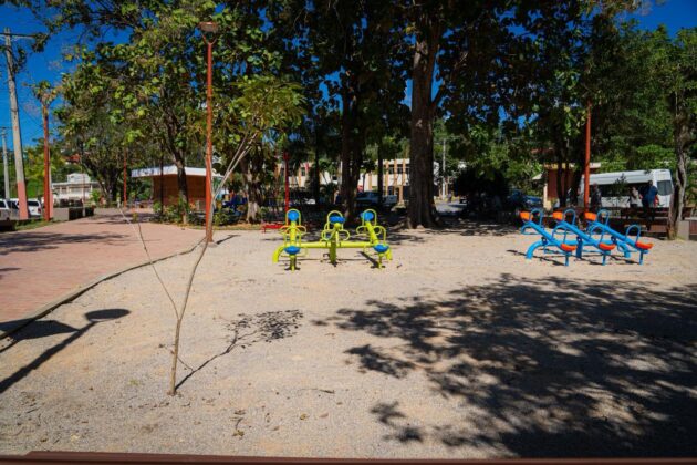 Parque Duarte de Santa B&aacute;rbara de Saman&aacute; reinaugurado por le ministro de Turismo, David Collado.