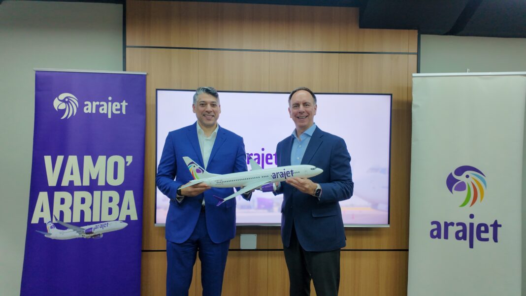 Víctor Pacheco Cedo y fundador de Arajet, y Peter Cerdá, vicepresidente Regional Para Las Americas de IATA.