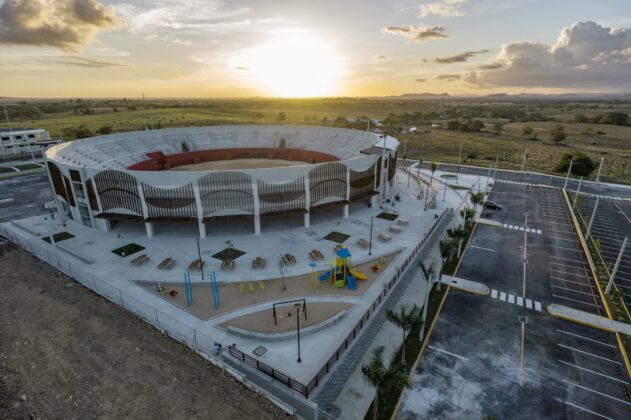 Vista a&eacute;rea de la Plaza Multiuso Seibana inaugurada este viernes por el presidente de la Rep&uacute;blica, el ministro de Turismo y autoridades municipales y provinciales de El Seibo.