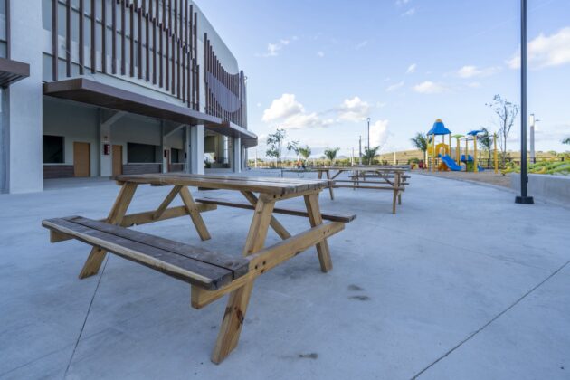 Vista del &aacute;rea de restaurantes en la Plaza Multiuso Seibana inaugurada por el gobierno y Turismo este viernes.