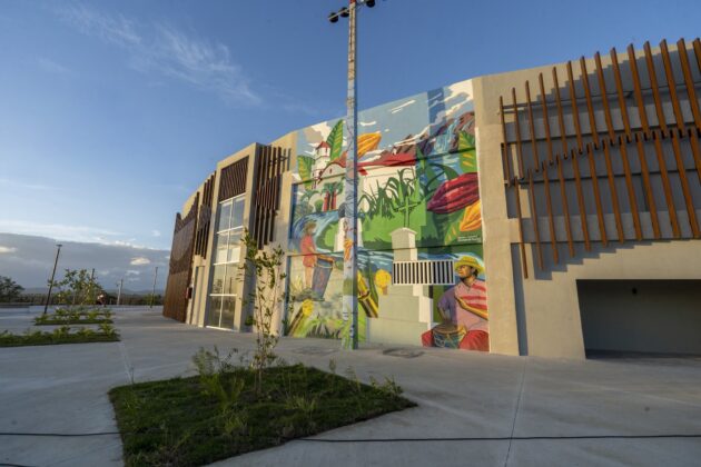Vista frontal de la Plaza Multiuso Seibana
