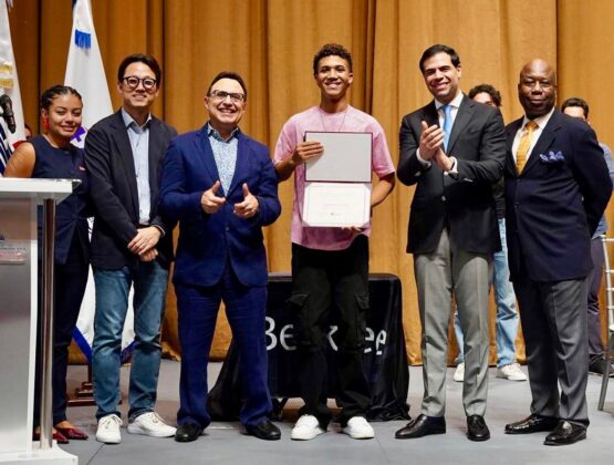 Momentos del acto de clausura del programa Berklee en Santo Domingo 2026