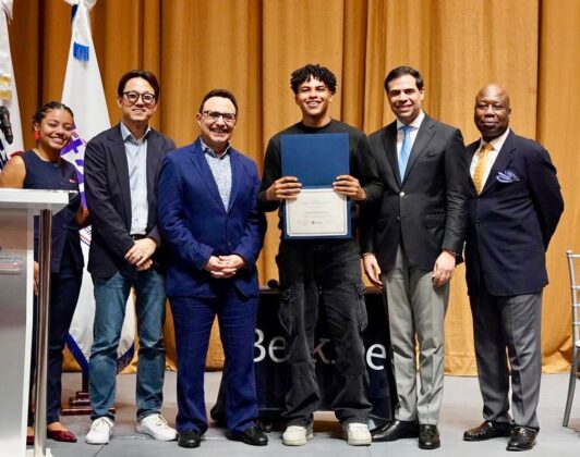 Momentos del acto de clausura del programa Berklee en Santo Domingo 2026