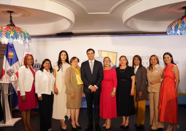 Personalidades que asistieron al anuncio de la primera Feria Regional del Libro y la Cultura Cibao