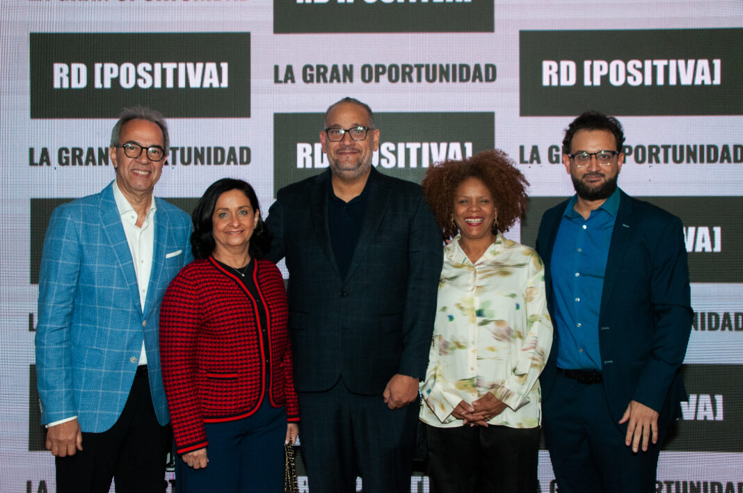José Mármol, Soraya Lara de Mármol, Marivell Contreras y Jason Blanco.