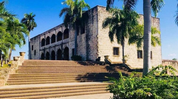 Alc&aacute;zar de Col&oacute;n en la Ciudad Colonial de Santo Domingo, uno de los lugares m&aacute;s visitados por los turistas en la capital dominicana.