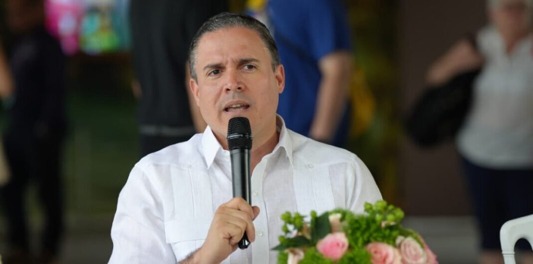 En relación con los puertos turísticos, Jean Luis Rodríguez destacó los esfuerzos para ofrecer una experiencia de calidad a los cruceristas que visitan el país.