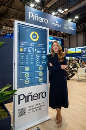 Encarna Piñero presenta los resultados de huella de carbono en tiempo real.