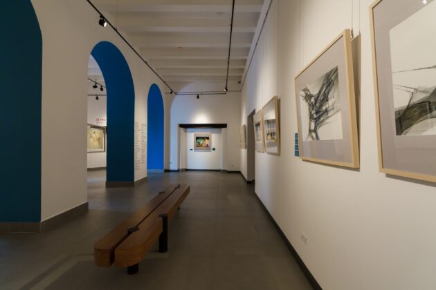 La exposici&oacute;n en el Centro Cultural Ta&iacute;no Casa del Cord&oacute;n combina serigraf&iacute;as y fotograf&iacute;as.