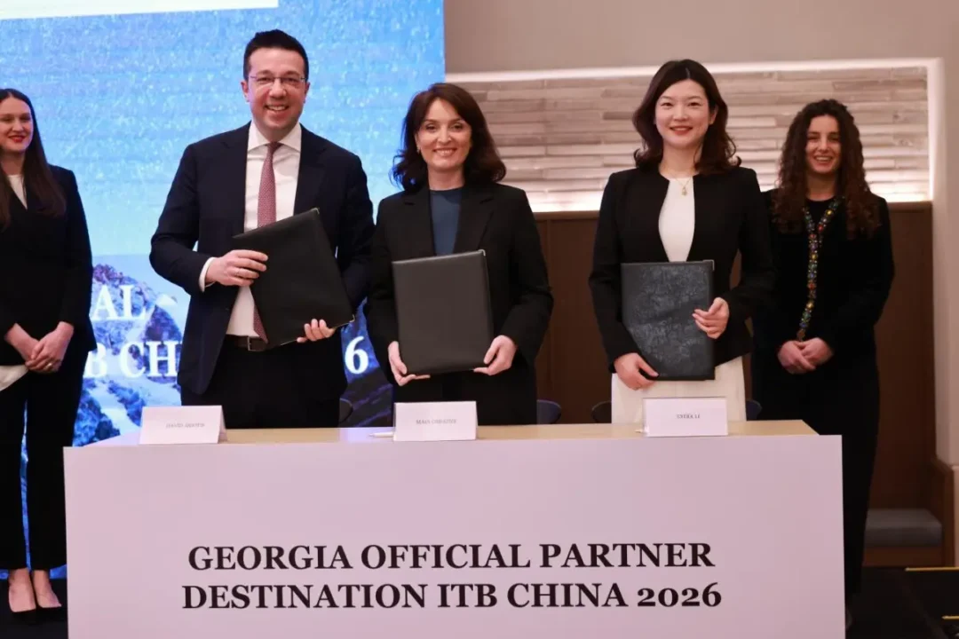 A la ceremonia de firma oficial y a la conferencia de prensa asistieron conjuntamente la Administración Nacional de Turismo de Georgia (GNTA) y Messe Berlin (China), organizadora de ITB China.