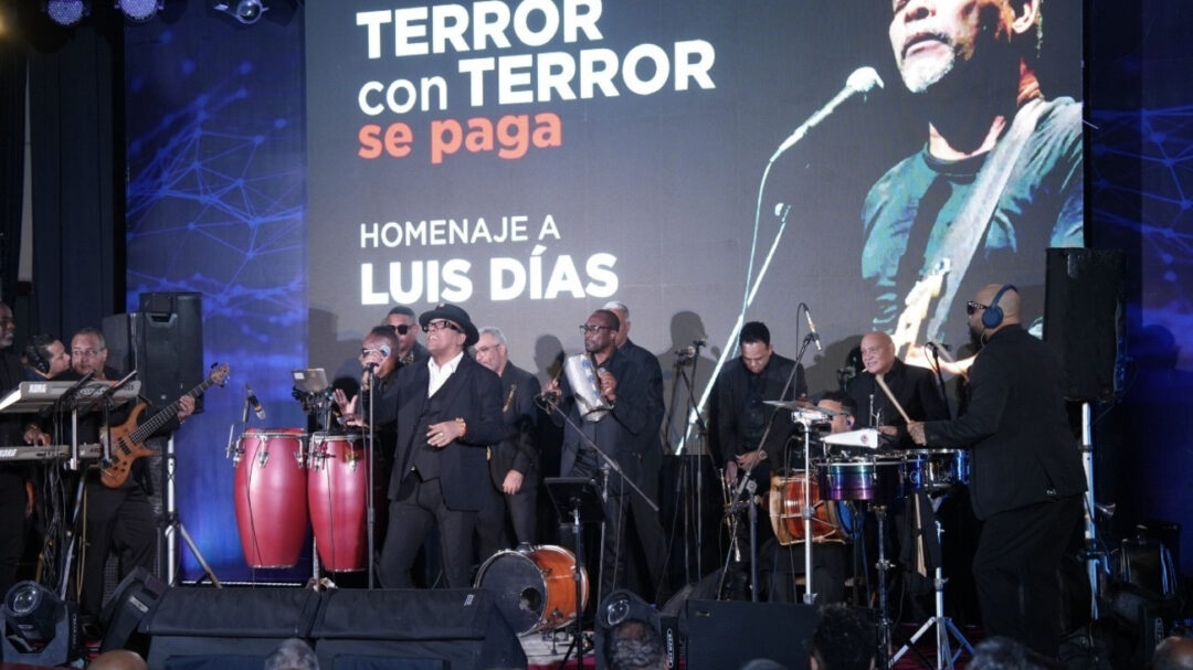 Indotel honró al pionero del rock dominicano en una velada cargada de música, memoria e identidad, con un homenaje especial del artista Sergio Vargas.