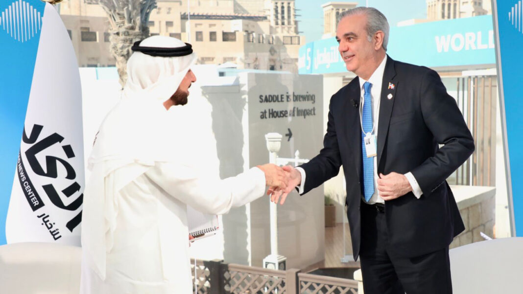 Momento en que el presidente dominicano, Luis Abinader, es recibido en la apertura de la Cumbre Mundial de Gobiernos 2026 por H.H. Sheikh Mohammed bin Rashid Al Maktoum, vicepresidente y primer ministro de los Emiratos Árabes Unidos y Gobernante de Dubái.