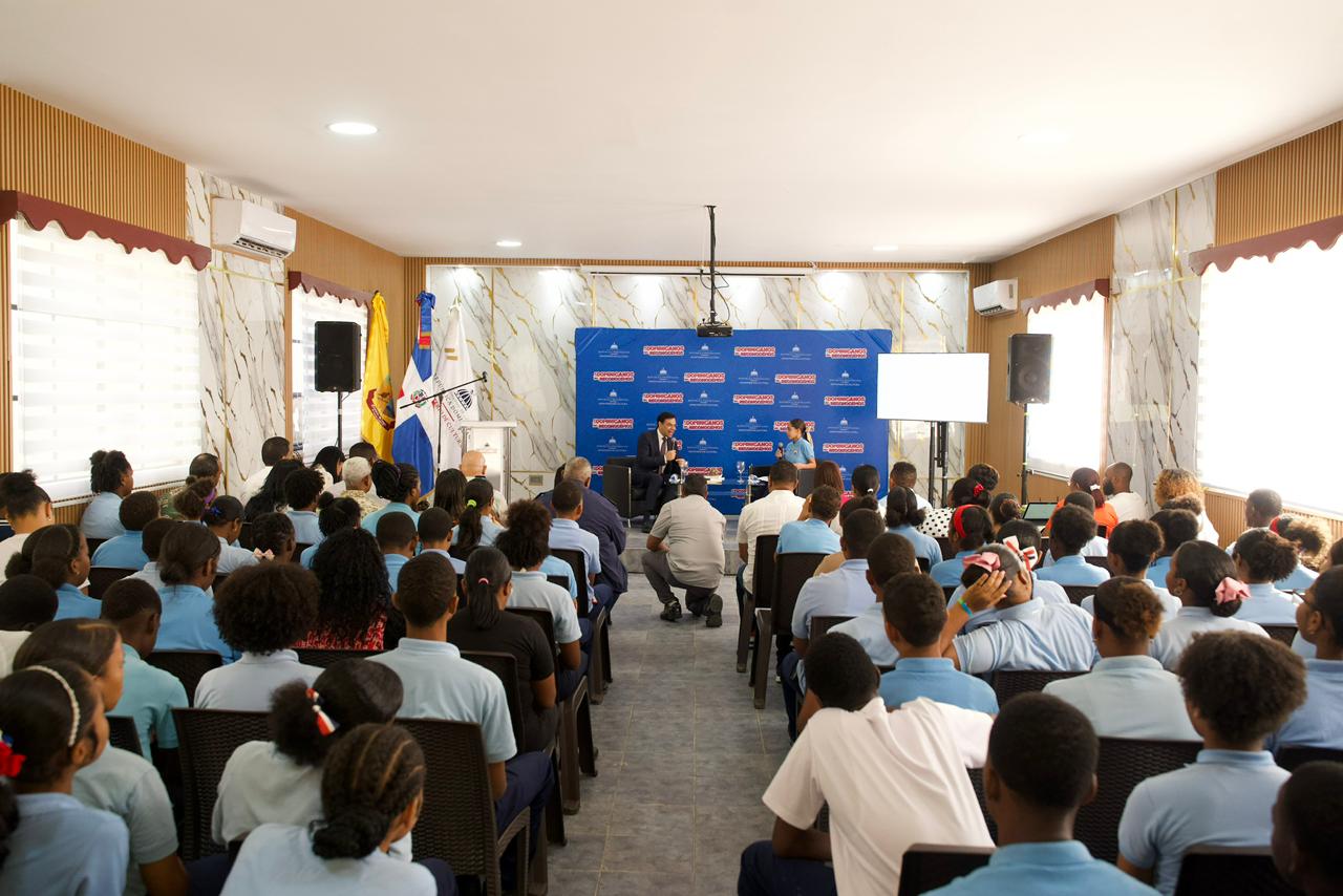 La primera actividad del ministro de Cultura tuvo lugar en el salón de actos de la Alcaldía de Jimaní, en la provincia Independencia
