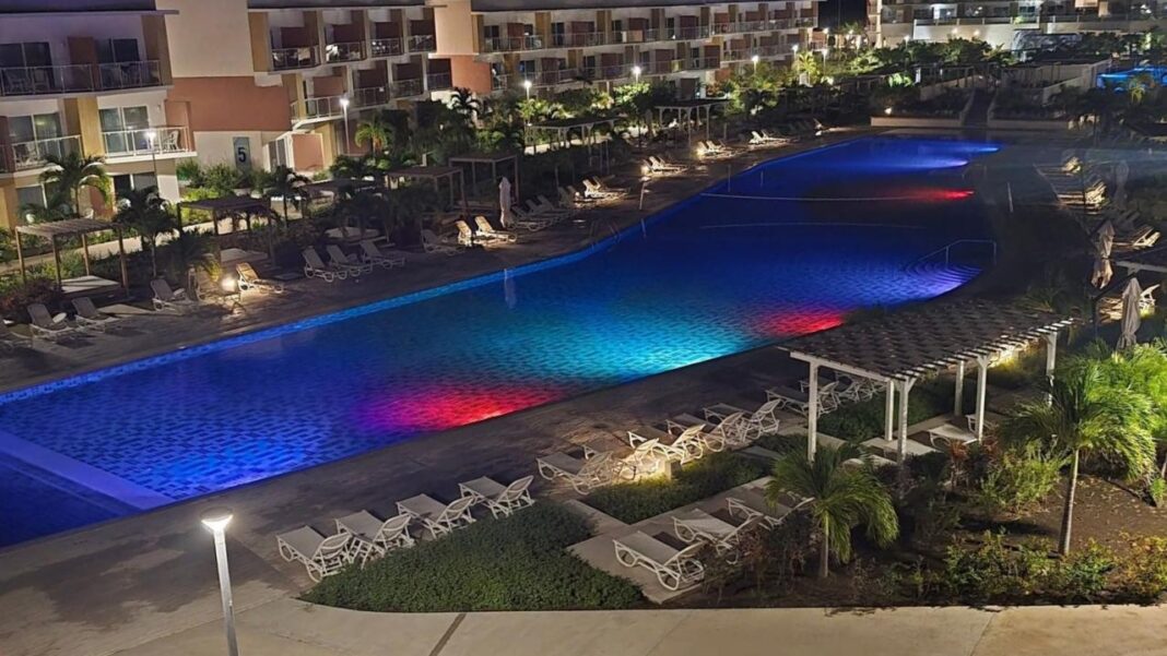 Todos los hoteles del polo turístico de Cayo Cruz, al norte de la provincia de Camagüey, se encuentran cerrados temporalmente debido a una grave avería en la línea principal de suministro de agua, confirmaron el domingo trabajadores del sector turístico en páginas oficiales de las instalaciones afectadas. Foto DiariodeCuba