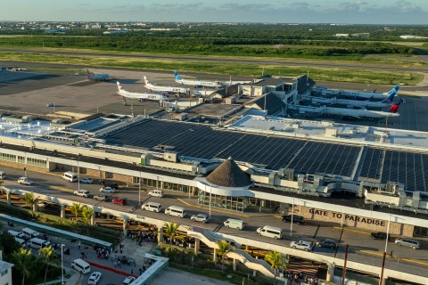 Skytrax destaca que el premio para el Aeropuerto de Punta Cana resalta el creciente reconocimiento de los pasajeros por sus instalaciones mejoradas.