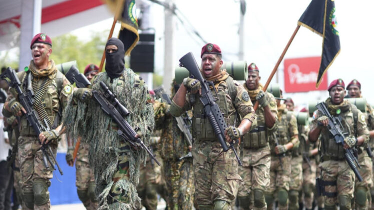 Desfile militar durante la celebraci&oacute;n del Aniversario de la Batalla del 19 Marzo