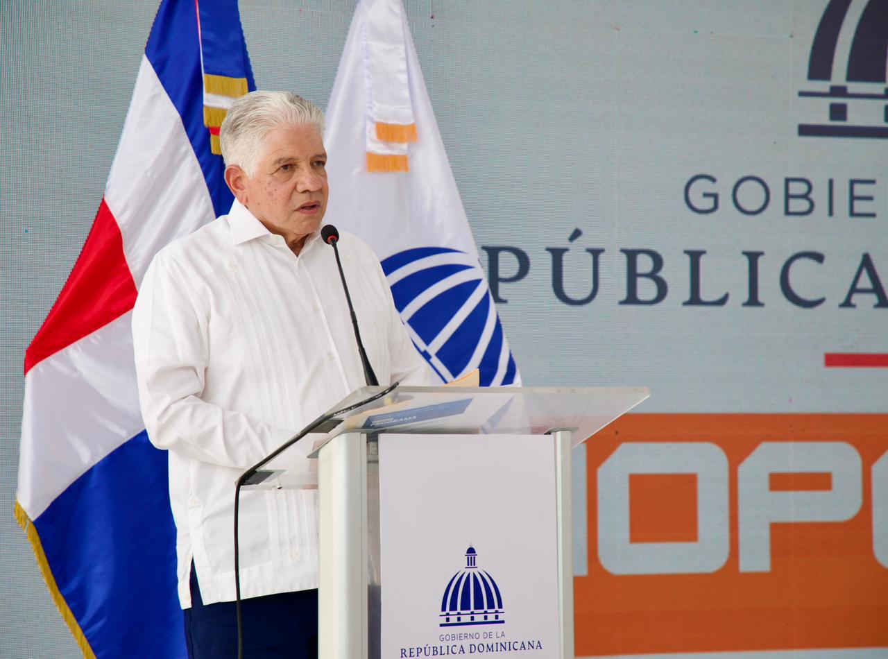 Ministro de Obras Públicas, Eduardo Estrella anuncia que, por instrucciones del presidente Abinader, el Gobierno someterá a licitación la solución definitiva en Punta Balandra para garantizar tránsito seguro hacia La Galera.