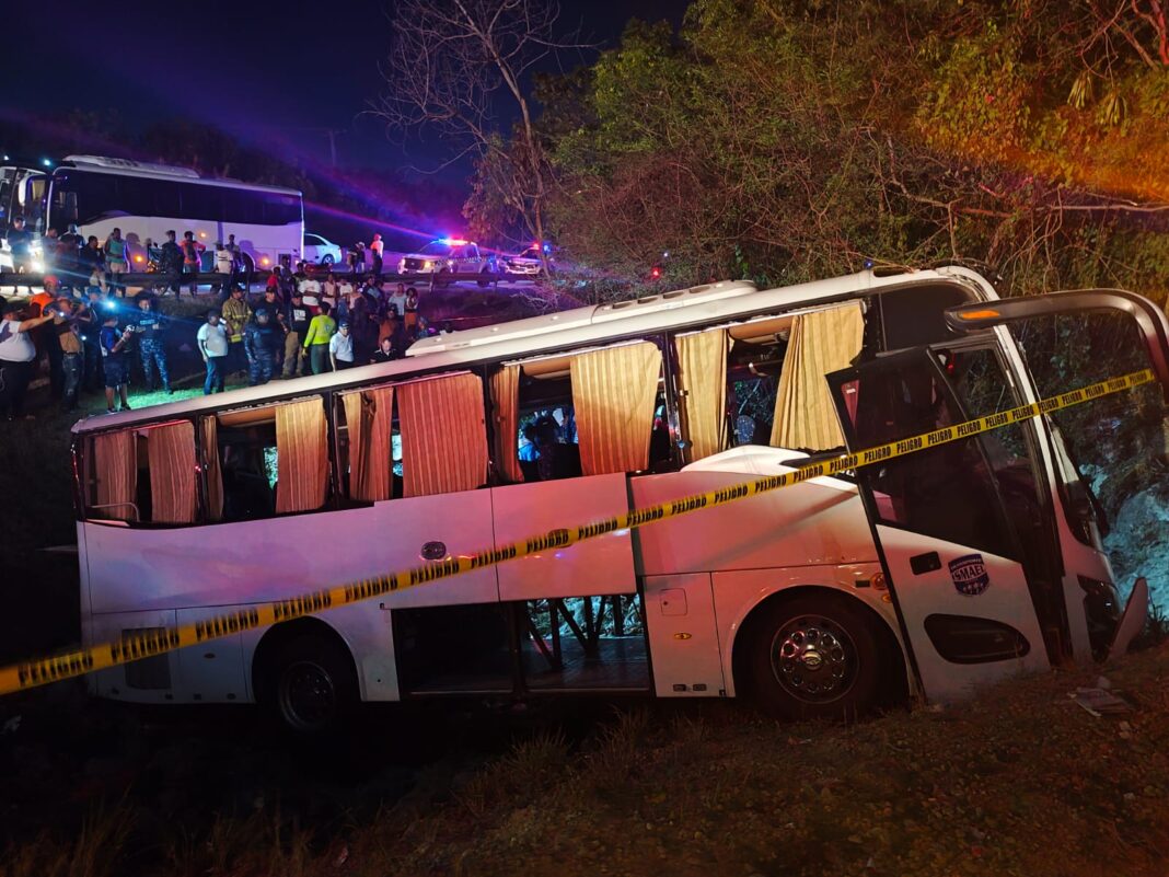 El vehículo propiedad de la empresa de transporte Ismael, sufrió el siniestro la Autovía del Este en circunstancias que aún se investigan. Ambas víctimas son mujeres extranjeras de nacionalidad canadiense.