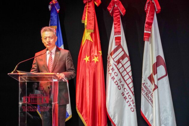 Embajador de Rep&uacute;blica Popular China en RD Sr. Chen Luning
