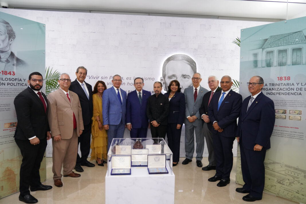 Washington de Peña, José Pilía Moreno, Jacinto Pichardo Vicioso, Danitza Feliz, Wilsón Gómez Ramírez, Héctor Valdez Albizu, Juan Pablo Uribe, Rafaela Mesa, Arturo Mártinez Moya, José Manuel Mallٞén, Ervin Novas y José Alcántara Almanzar.