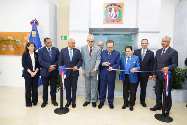 Shanttal Zuleta, Frank Monta&ntilde;o, Ervin Novas Bello, Arturo Martinez Moya, Jos&eacute; Alc&aacute;ntara Alm&aacute;nzar, H&eacute;ctor Valdez Albizu, Julio C&eacute;sar Llibre, Joel Tejeda Compr&eacute;s y Jos&eacute; Manuel Taveras Lay.