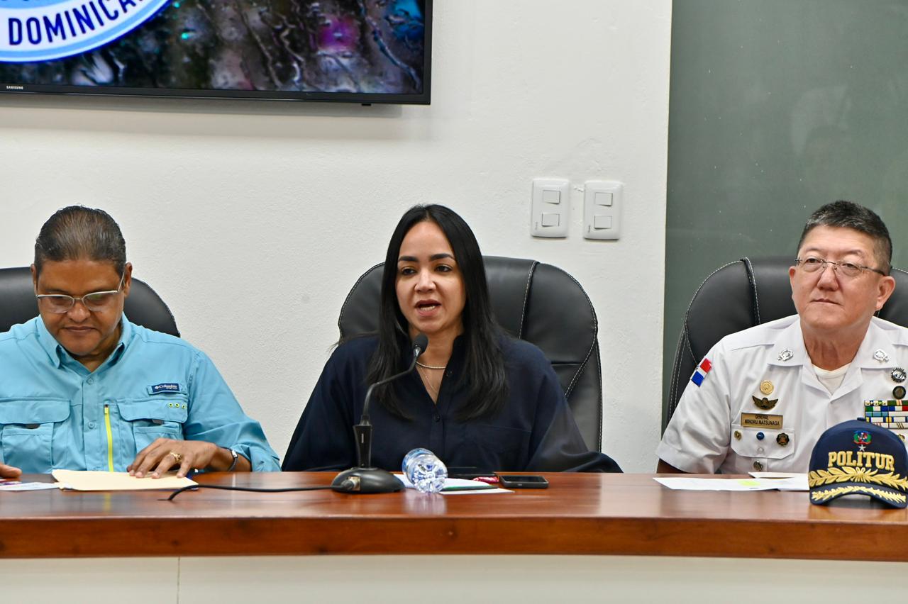 Juan Manuel Méndez García, director del COE, Faride Raful, ministra de Interior y el general Minoru Matsunaga, P.N., director central de la Policía de Turismo (POLITUR).
