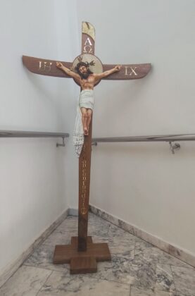 Cristo en la Cruz dentro del Santuario