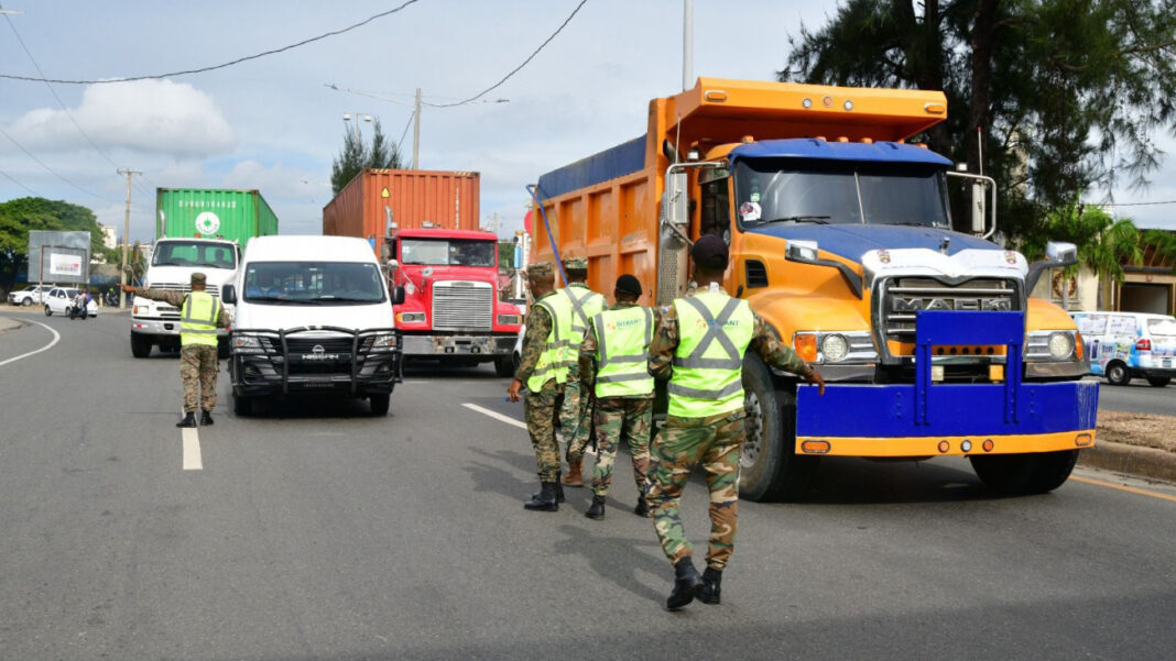Intrant explicó que los vehículos de emergencia, servicios esenciales y transporte de mercancías prioritarias estarán exentos de la medida.