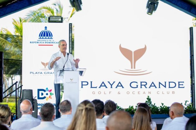 Luis Abinader habla durante el inicio de construcci&oacute;n del Aeropuerto Internacional Privado de Playa Grande en R&iacute;o San Juan