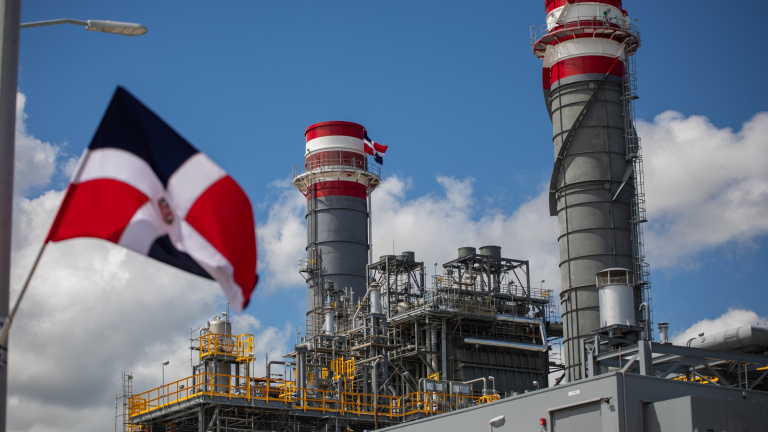 Esta obra impacta directamente a Manzanillo, consolidándolo como un eje estratégico del sistema energético; dinamiza la región noroeste con empleos, inversión y desarrollo logístico además de aportar al país una mayor diversificación de su matriz energética y capacidad de generación.