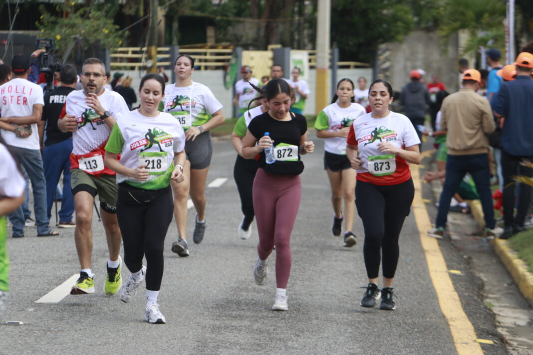 El Maratón de la Montaña es la competencia más emblemática de Jarabacoa rinde homenaje al empresario tecnológico Chris Corcino.