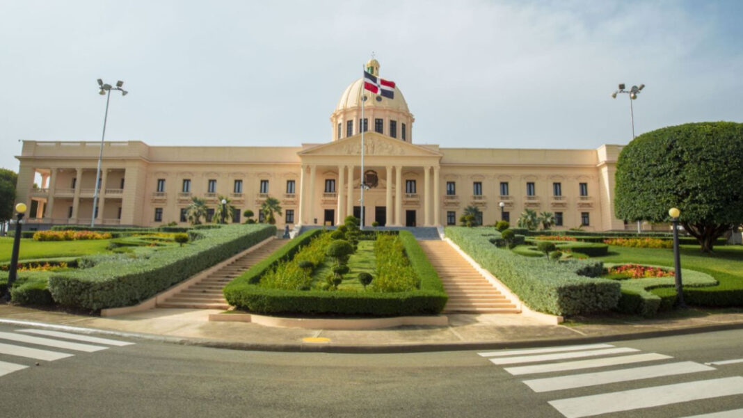La comisión para la puesta en funcionamiento del Museo Histórico de la Gesta de Abril será una dependencia funcional del presidente de la República y estará adscrita administrativamente al Ministerio de la Presidencia.
