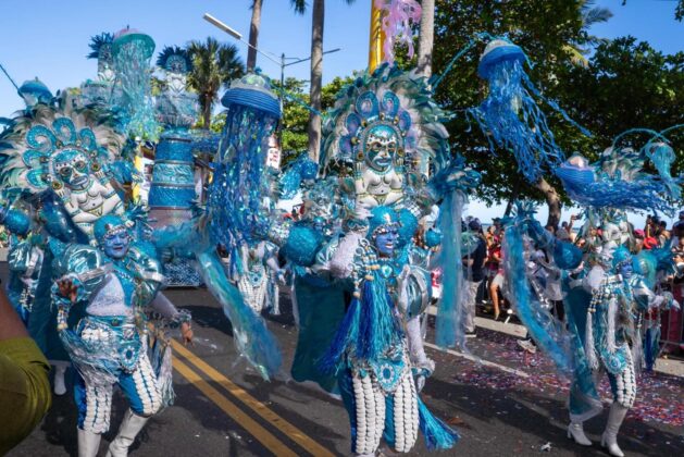 Comparsas y personajes dieron color y vida al Desfile Nacional de Carnaval 2026