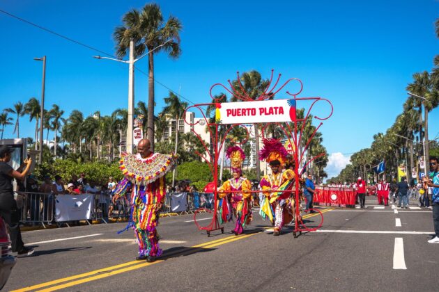 Puerto Plata mostr&oacute; lo mejor de sus personajes carnavalescos en el Gran Desfile Nacional de Carnaval 2026
