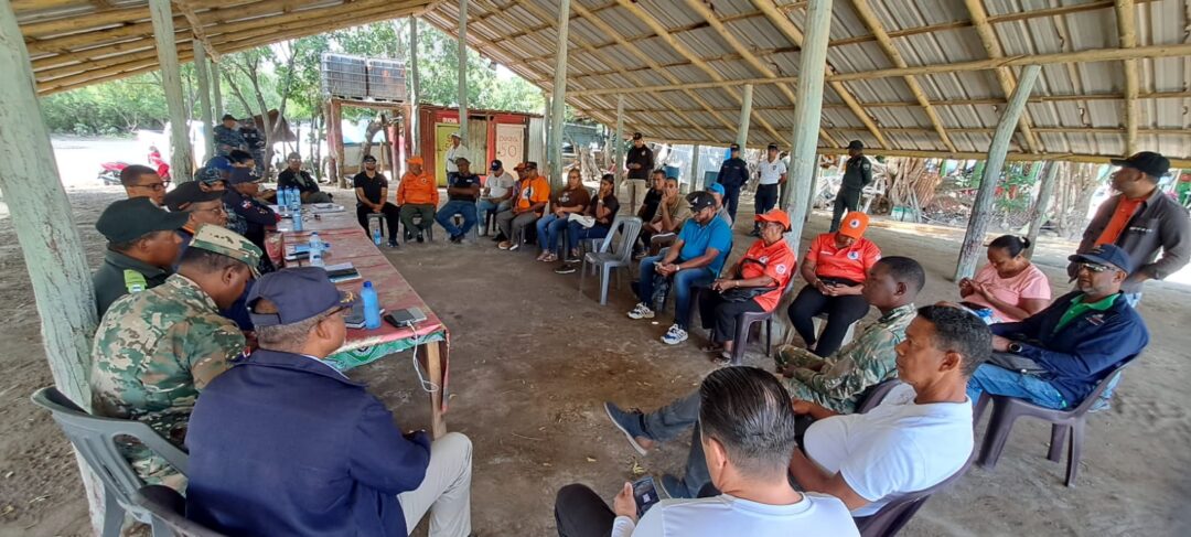Reunión de la Defensa Civil en Puerto Plata para la coordinación en playa la Ensenada, con todos los representantes de instituciones que hacen vida en el operativo Semana Santa 2026.