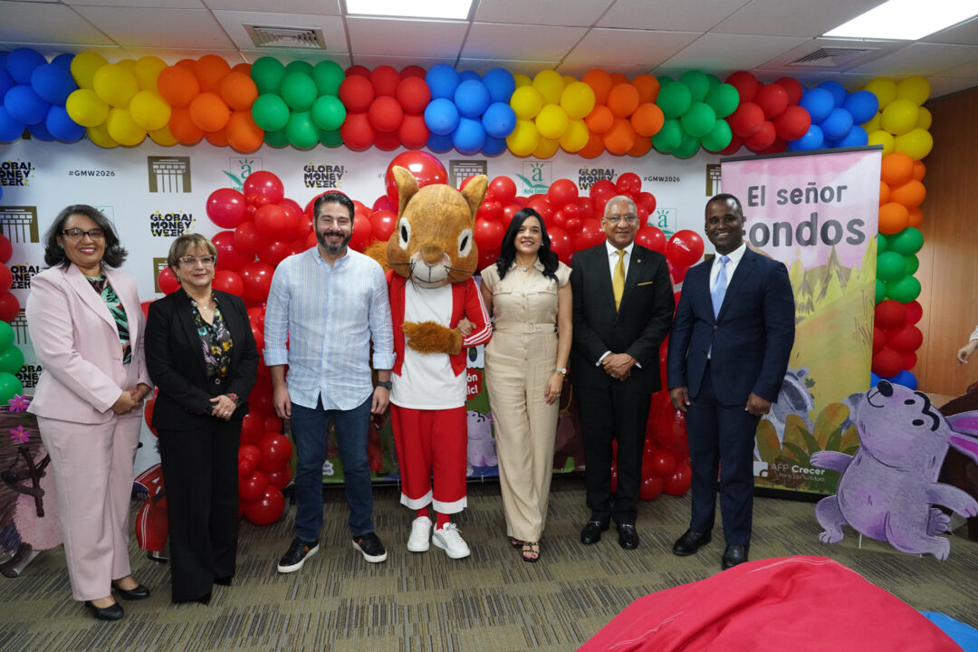 El evento, que contó con la participación de 58 entidades públicas y privadas, se pusieron en circulación tres obras infantiles ofreciendo nuevas propuestas literarias que buscan inspirar, entretener y educar en economía y finanzas a niños y niñas.