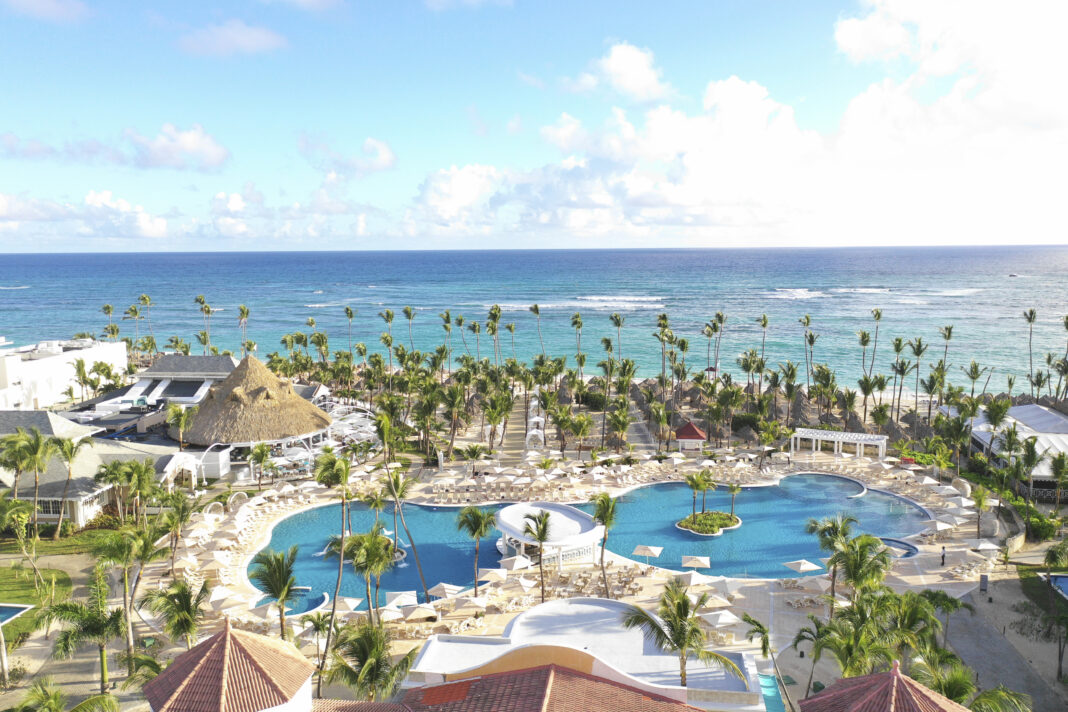 Vista panorámica el Bahia Principe Escape Ambar ya dentro del rebranding que se produce con la marca Bahia Principe bajo la titularidad compartida de Piñero y Hyatt a través de su joint venture, y coincide con la entrada de más de 20 resorts de Bahia Principe en el programa de lealtad World of Hyatt.
