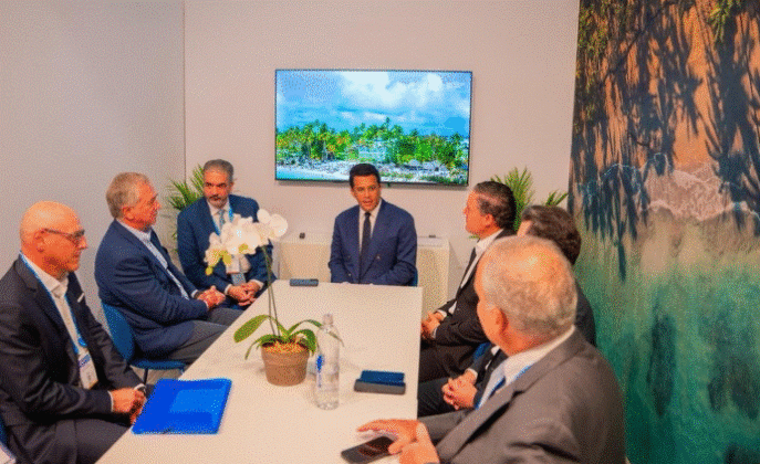 Collado encabeza una de las reuniones durante la feria de cruceros de Miami