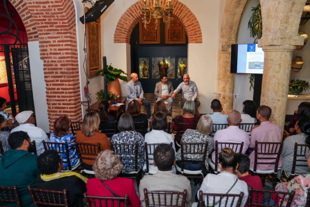 El conversatorio en el Centro Cultural Taíno Casa del Cordón abordó la convivencia de distintos grupos lingüísticos en la isla y los rasgos que diferenciaban al taíno de otras lenguas originarias.