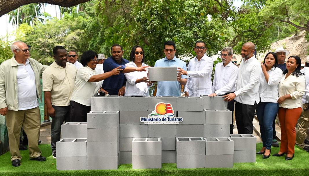 David Collado resaltó que las obras impactarán directamente en comunidades de Barahona y Bahoruco e impulsarán su desarrollo turístico