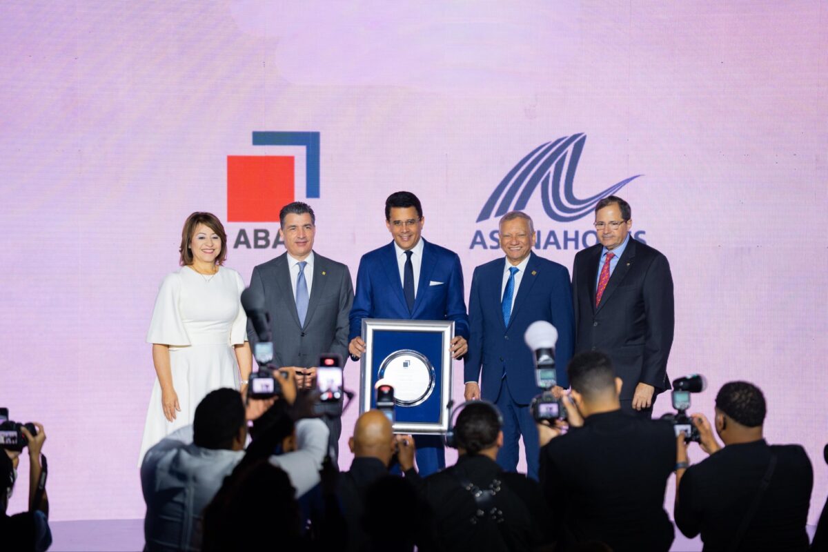 David Collado en el Foro de ABA recibe reconocimiento