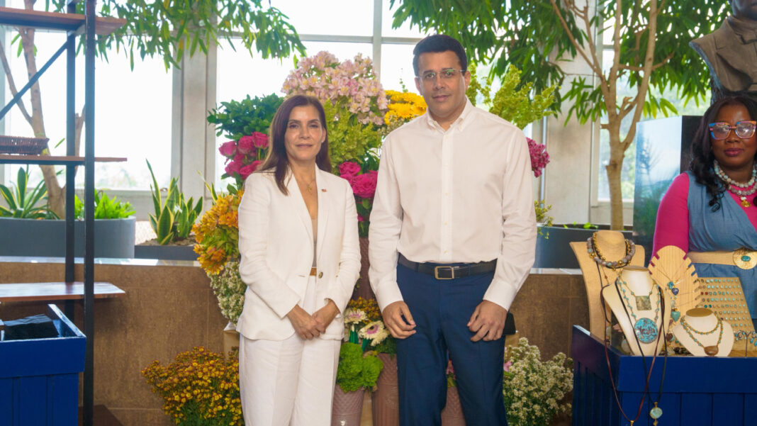 El encuentro entre la representante del gobierno de los Estados Unidos y el ministro de Turismo destaca la alianza estratégica y el impulso al desarrollo sostenible del sector entre ambos países.