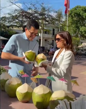 David Collado y Leah Campos realizaron un recorrido por lugares simb&oacute;licos de la Ciudad Colonial, a donde acude actualmente el 8 por ciento de los turistas que visitan el pa&iacute;s.