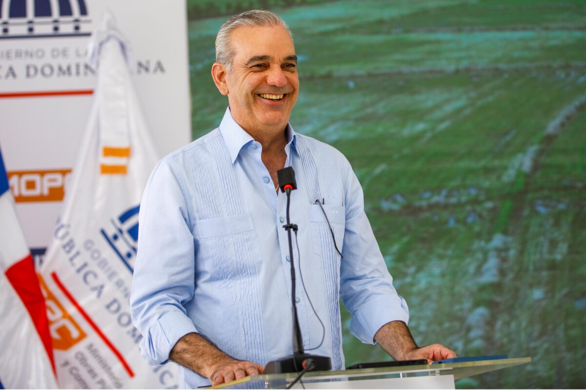 El presidente Luis Abinader destacó también la alta calidad con que se realizan estos trabajos, priorizando la asignación de recursos para llevar progreso a la población.