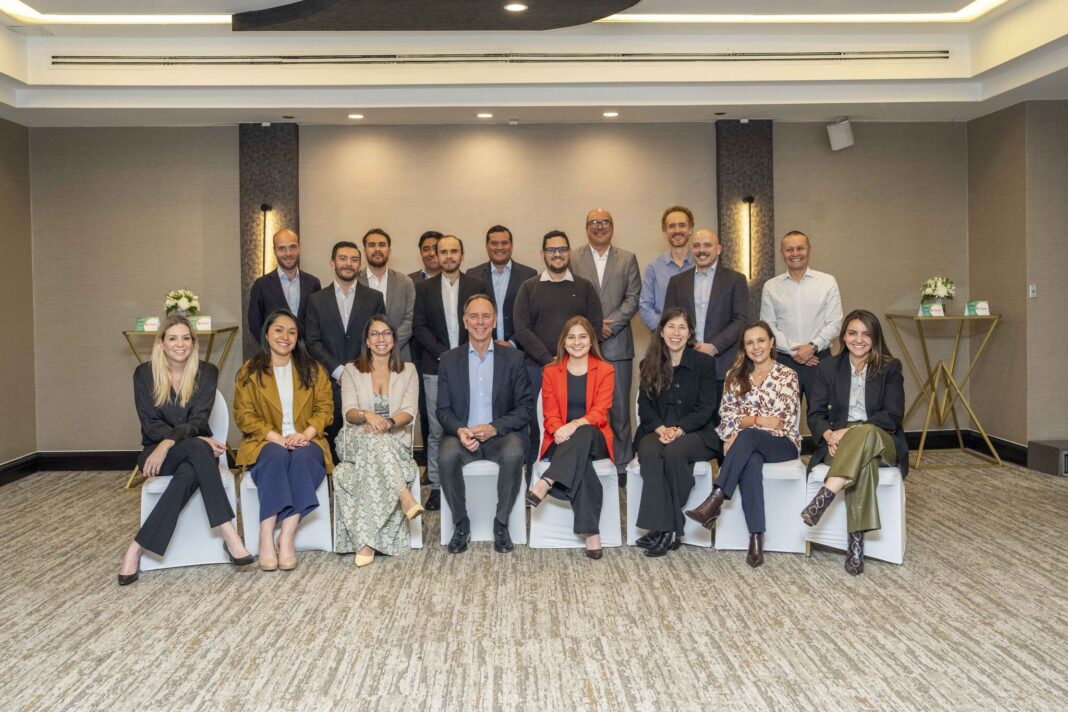 Foto oficial del inicio de la Conferencia ALTA sobre Combustibles y Sostenibilidad 2026 que se realiza en Quito y donde se dió a conocer el estudio