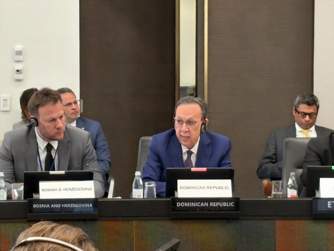 El gobernador del BCRD fue seleccionado como unos de los tres oradores principales del evento de distintos países, teniendo una presentación destacable sobre la experiencia del Banco Central de la República Dominicana en el tema de los fraudes financieros digitales